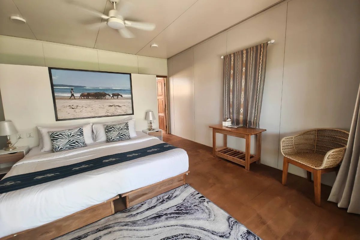 Villa Tiga bedroom, king bed under the ceiling fan